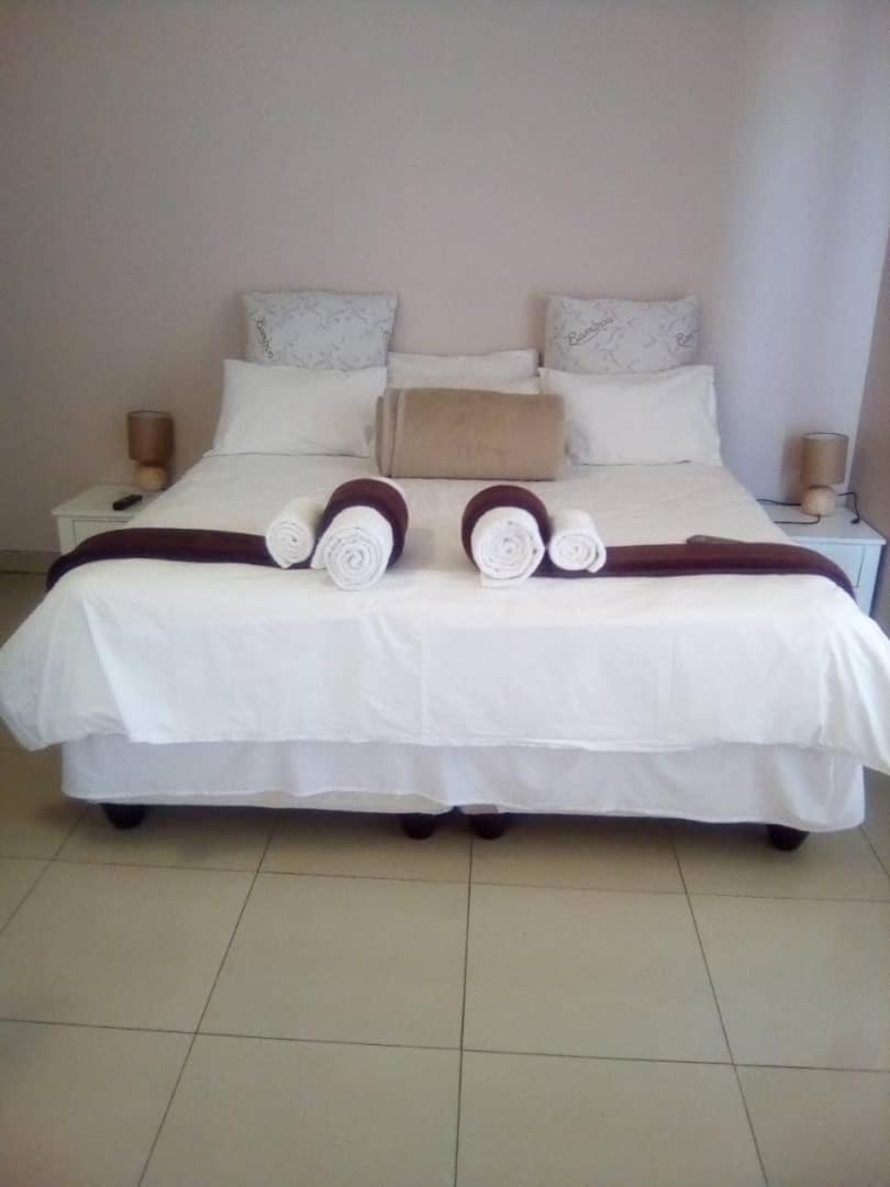 Elilo Bed And Breakfast Уолфиш Бей Екстериор снимка