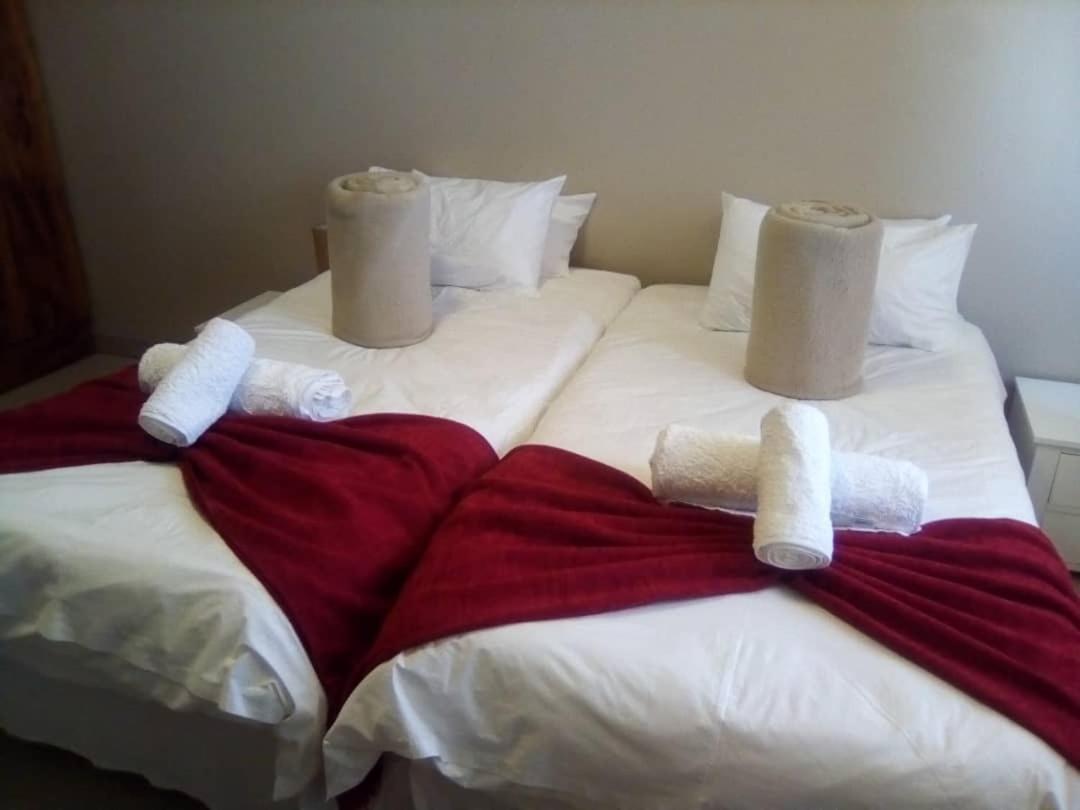 Elilo Bed And Breakfast Уолфиш Бей Екстериор снимка