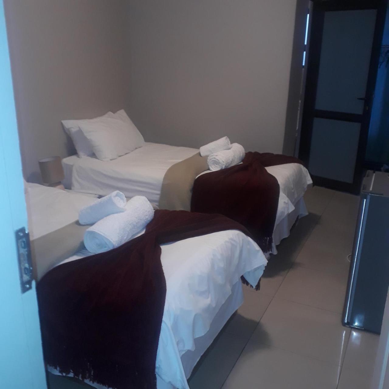 Elilo Bed And Breakfast Уолфиш Бей Екстериор снимка
